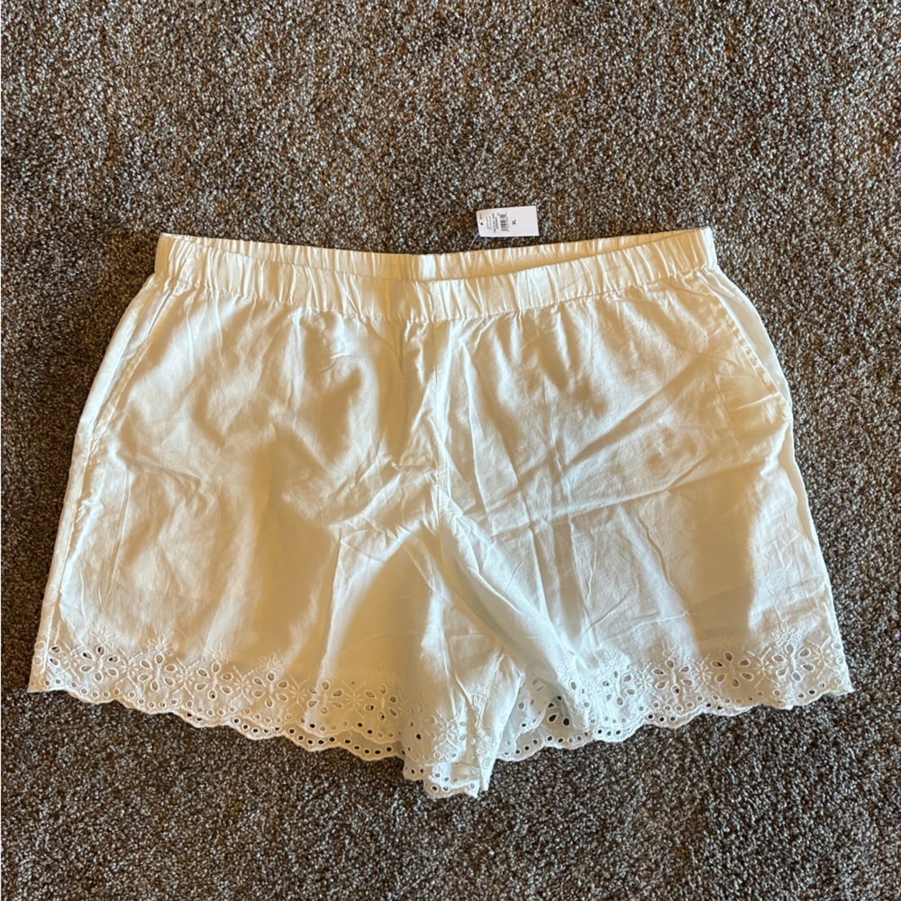 GAP Cream Eyelet Hem Women Shorts